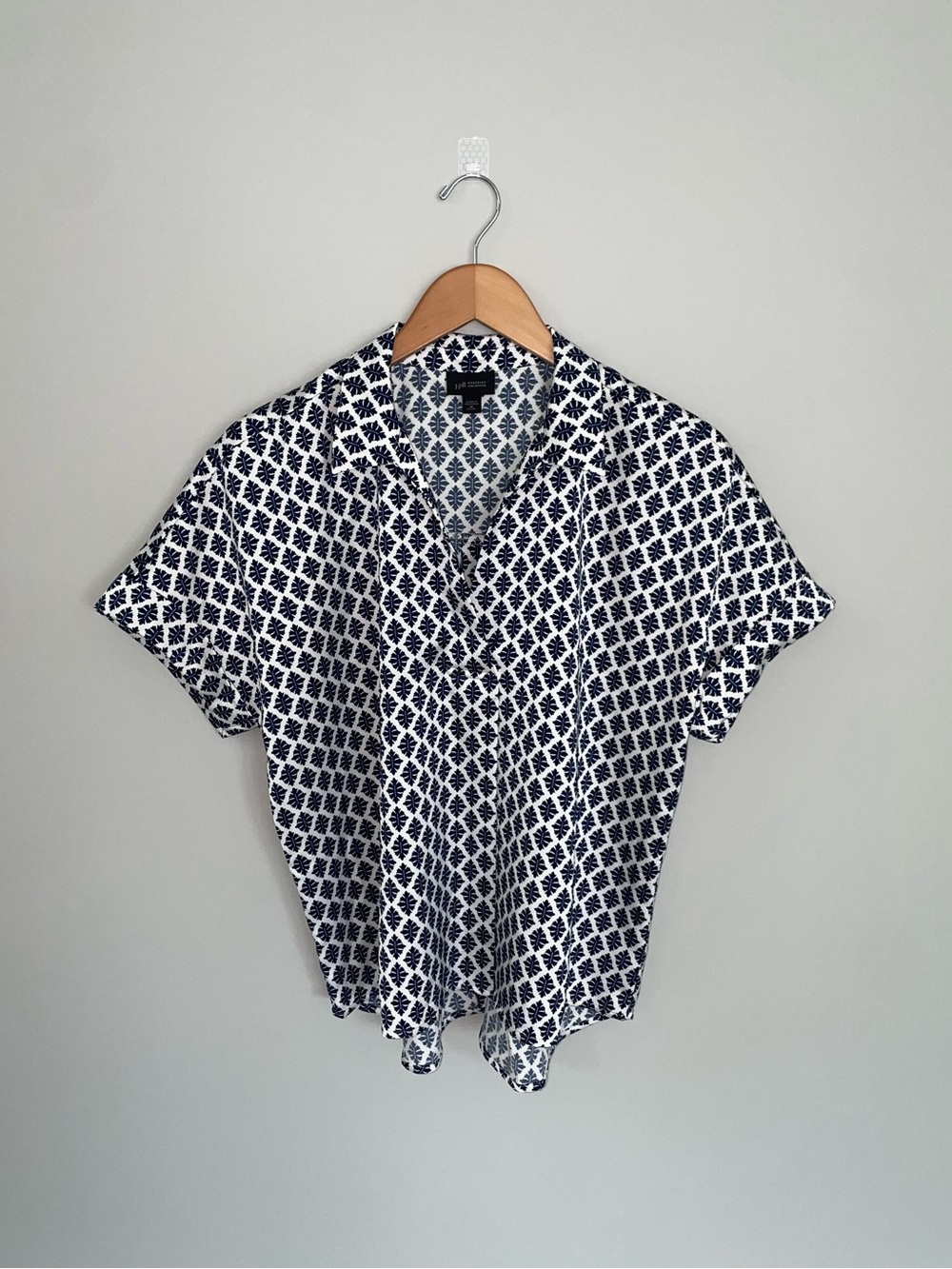 J.Jill Wearever Top Patterned Short Sleeve Cuffed Blouse in Navy and White